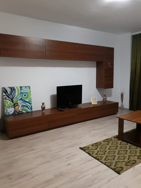 Costin Georgian, metrou, vanzare garsoniera decomandata.