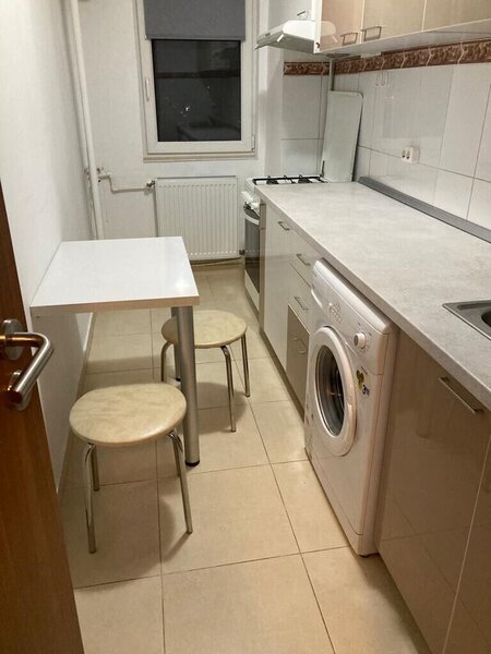 Costin Georgian, metrou, vanzare garsoniera decomandata.